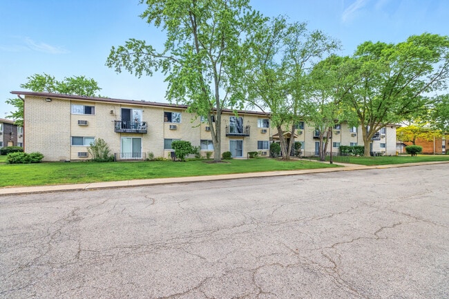 Building Photo - 8856 Northshore Dr
