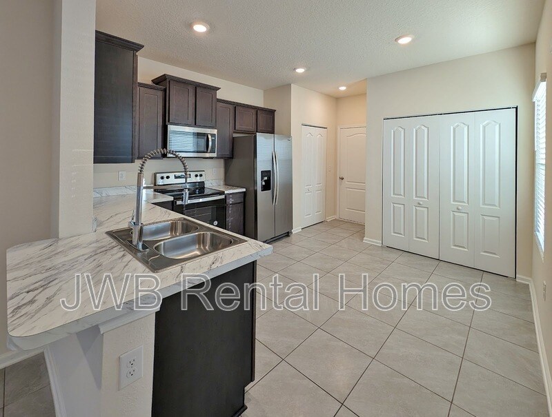 Building Photo - 268 Aralia Ln