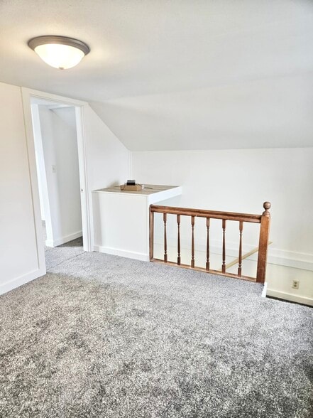 Building Photo - 210 Main St