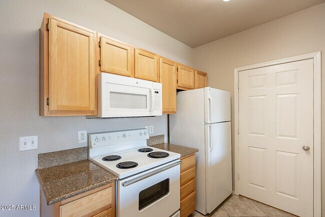 Building Photo - 5401 E Van Buren St