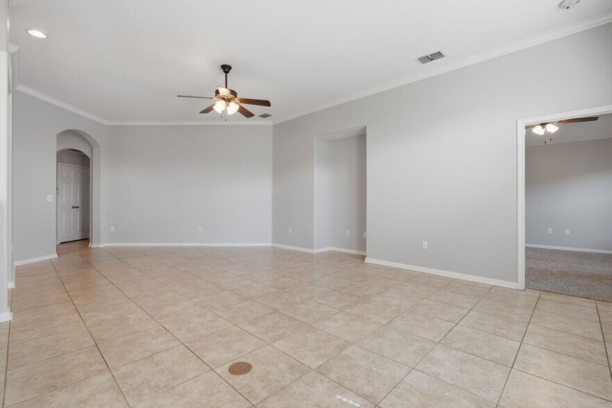 Building Photo - 313 San Rafael Dr