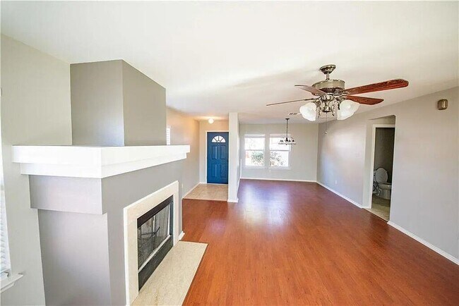 Building Photo - 2208 Bluebonnet Dr