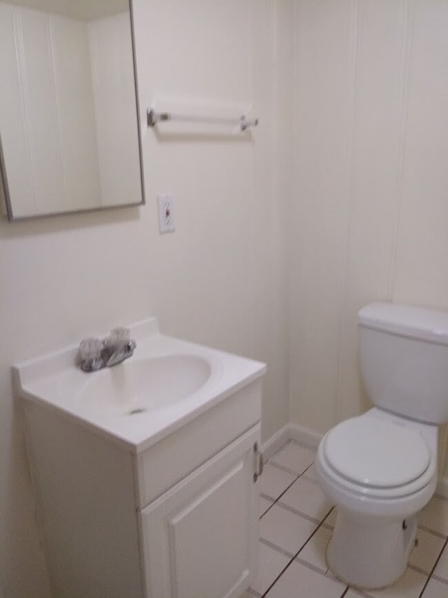 Building Photo - Cute 1 Bedroom in Great Location