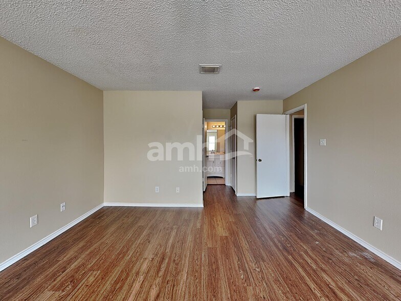 Building Photo - 11011 Victors Hl