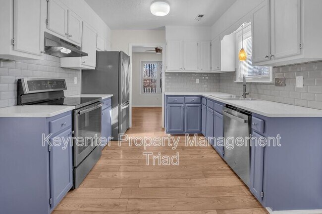 Building Photo - 5110 N Oaks Dr