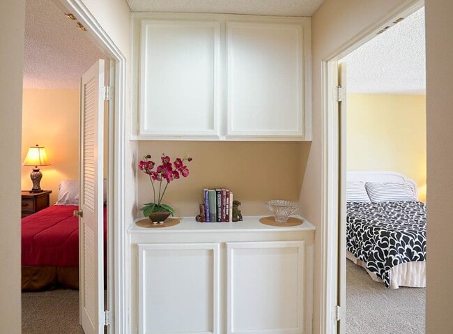 Building Photo - Beautifully Furnished Condo with Mountain ...