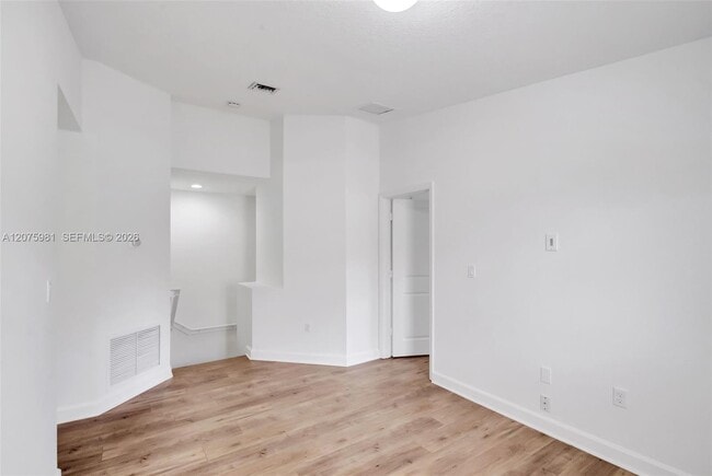 Building Photo - 465 NE 194th Terrace