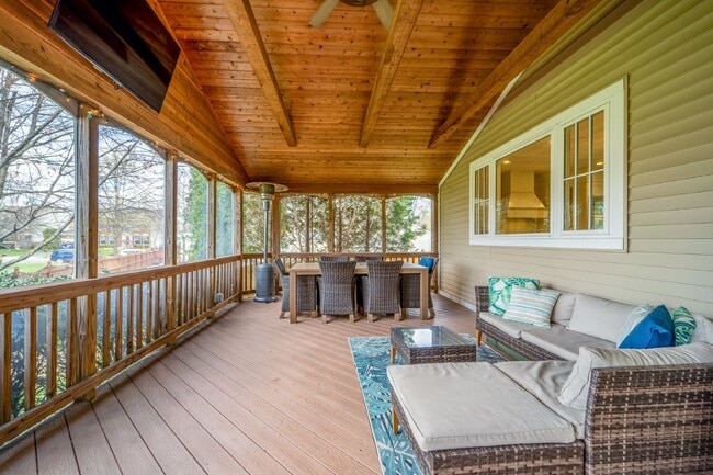 Building Photo - Stunningly Updated Home in Evergreen Meado...