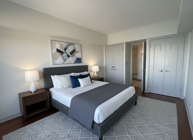 Building Photo - 175 E Delaware Pl