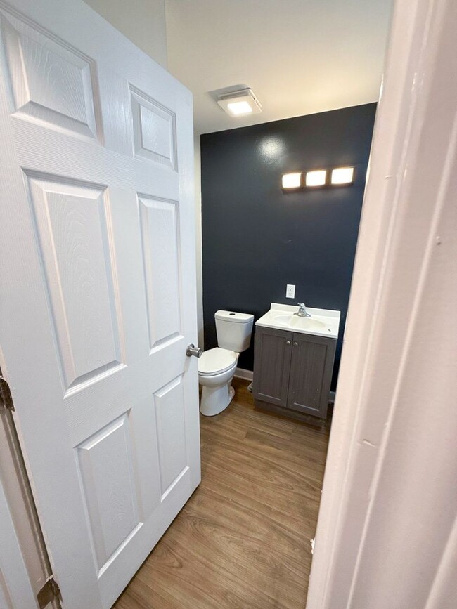 Building Photo - Spacious & Stylish Living in Columbus – 4B...