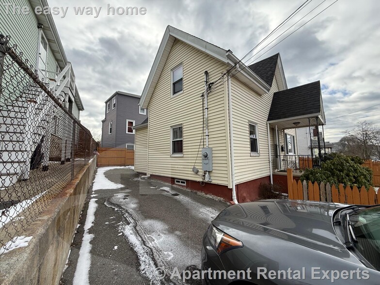 Building Photo - 87 Bradford St