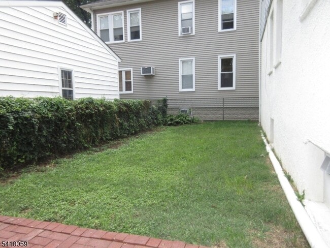 Building Photo - 48 Freeman Pl