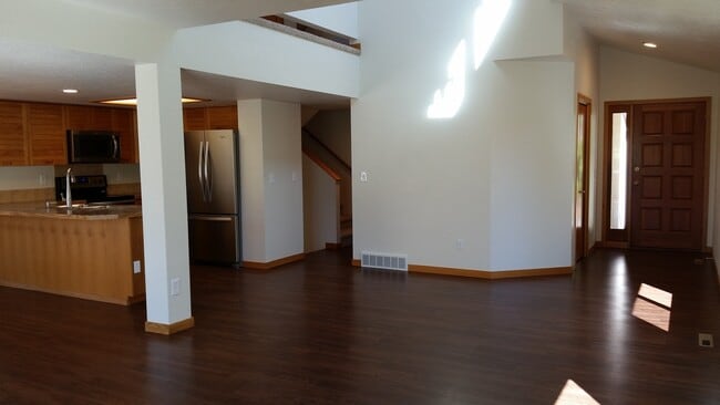 Building Photo - Condo for Rent