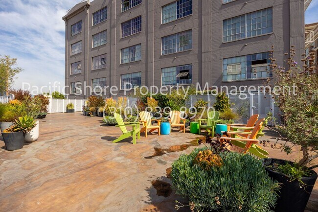 Building Photo - Large Loft with Modern Finishes at Historic Toy Factory Lofts!