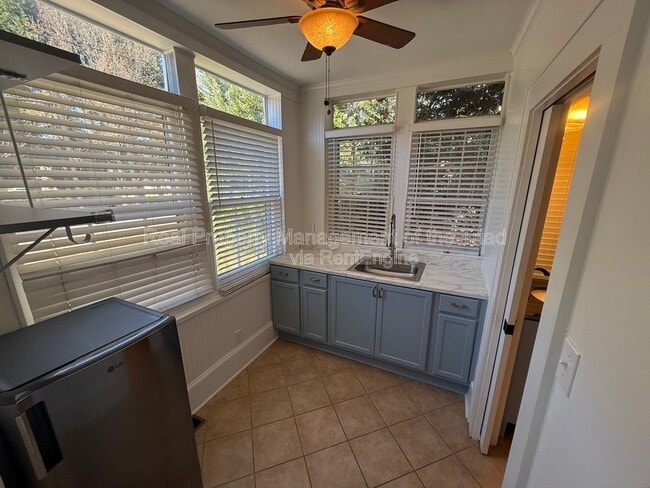 Building Photo - 513 S Hawthorne Rd