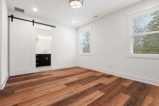 Building Photo - Modern 4-bedroom, 4-bathroom Home in Durham, NC