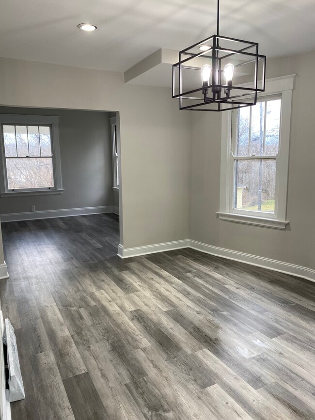 Building Photo - 2303 Center St