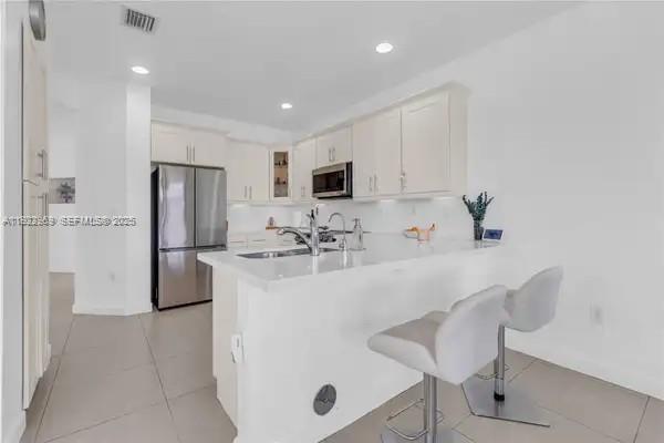 Building Photo - 6035 NW 104th Path