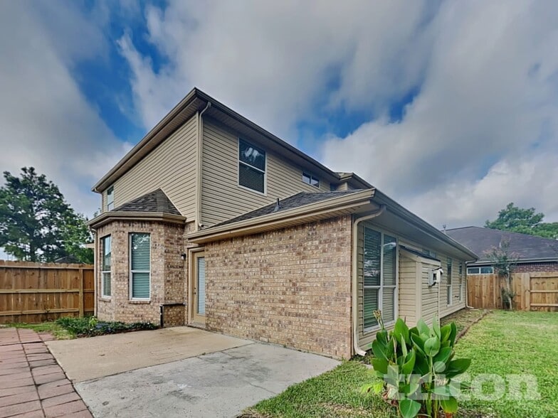 Building Photo - 10834 Golden Sunshine Dr