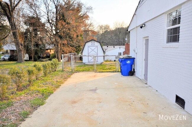Building Photo - 708 Hadley Rd