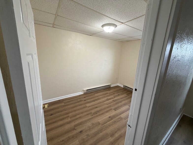 Building Photo - 15 S Stewart St