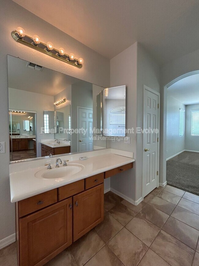 Building Photo - 9707 S 45th Ave