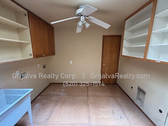 Building Photo - Huge Retreat Style Property for Rent in Central Tucson (Ft Lowell/Campbell)