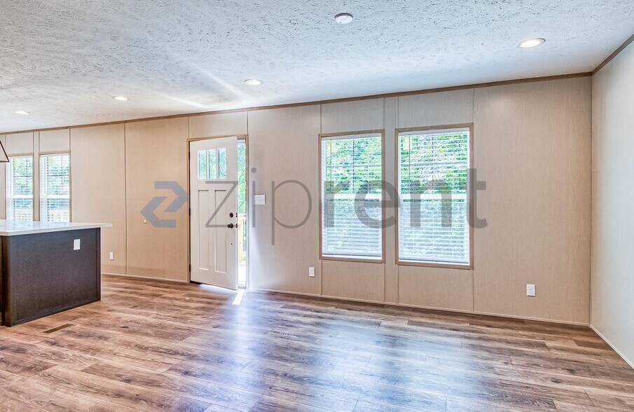 Building Photo - Unit