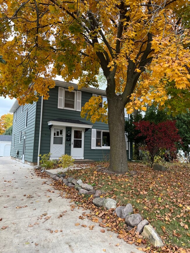 Building Photo - 2113 N Sherman Ave