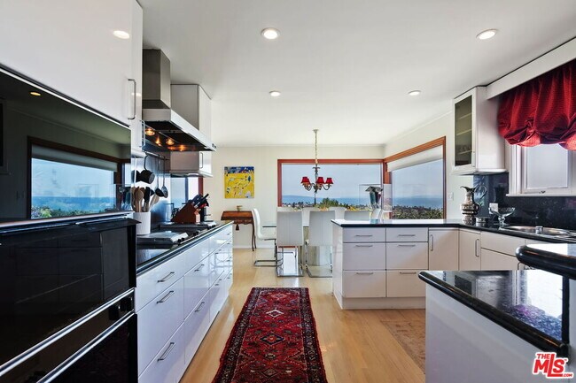 Building Photo - 1166 Las Pulgas Pl
