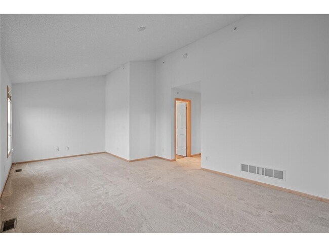 Building Photo - 9995 Wildflower Dr
