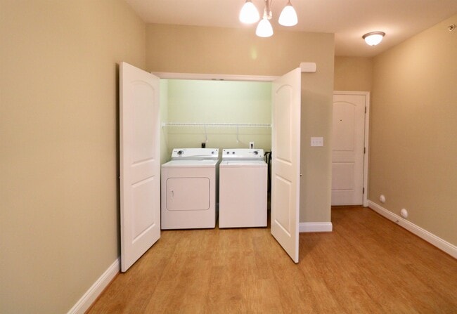 Building Photo - 302 Capstone Dr