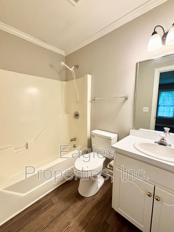 Building Photo - 302 S Harding Dr