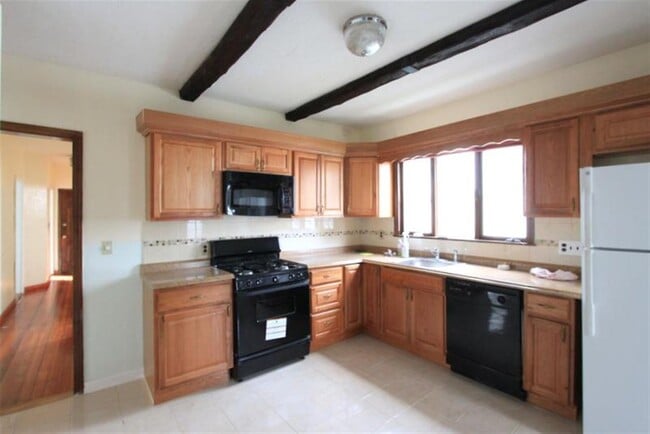 Building Photo - 14 Belknap St