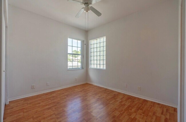 Building Photo - 1928 Madeira Dr