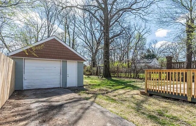 Building Photo - Fully Renovated 2BR/2BA with Garage – Walk to West Sixth & Legacy Trail