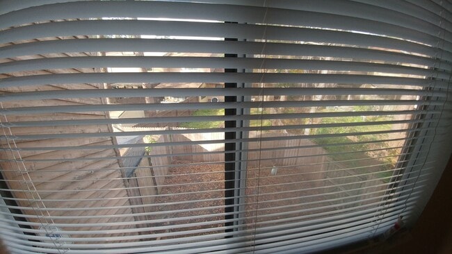 Building Photo - Newly Renovated Beautiful 2 Bedroom Home