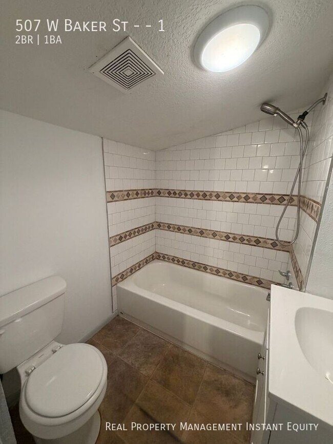 Building Photo - 507 W Baker St