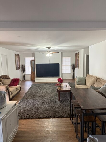 Building Photo - 2400 Old Rex Morrow Rd