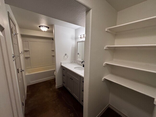 Building Photo - 5941 Corinth Dr