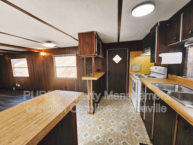 Building Photo - 59 Magic Dr