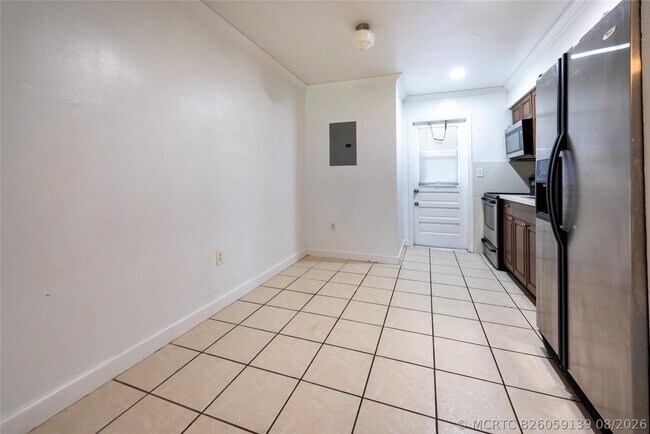 Building Photo - 6170-6172 SW 43rd St