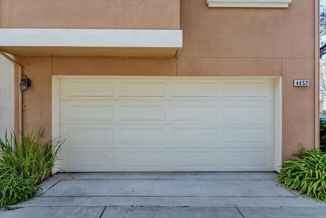 Building Photo - PRIME CORNER HOME NEAR TRAILS LIGHT-FILLED...