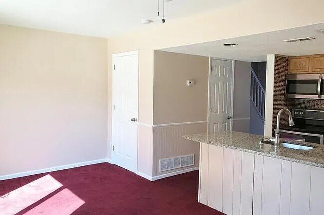 Building Photo - 406 Strathaven Ct