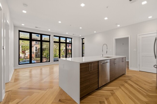 Building Photo - 1345 K St SE