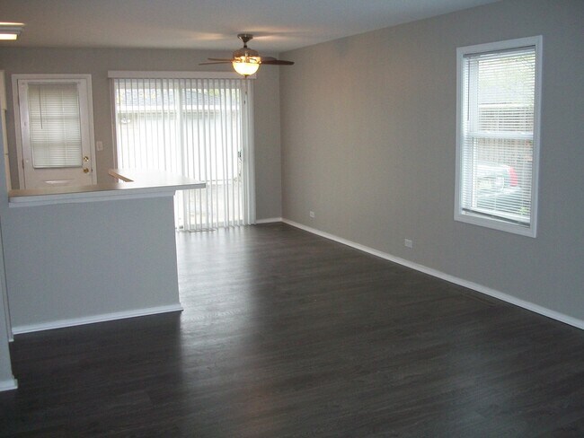 Building Photo - 438 Cherry Ln