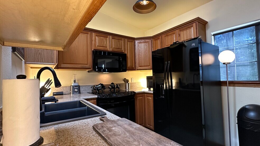 Building Photo - 26065 Adamor Rd