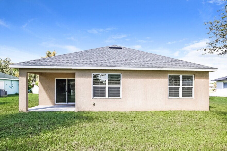 Building Photo - 21 SE 20th Pl