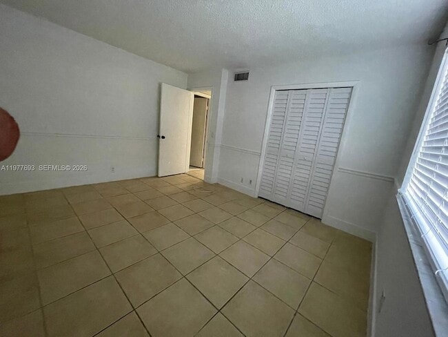 Building Photo - 16481 Blatt Blvd