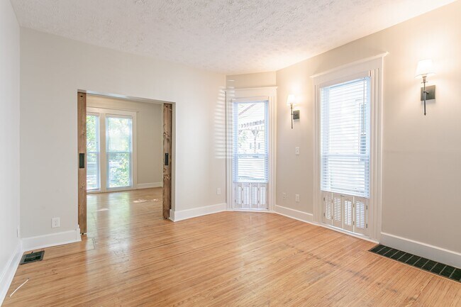 Building Photo - 284 Pearl St